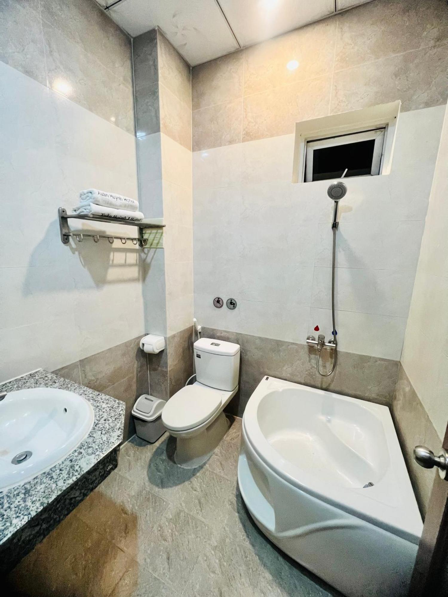 Xuan Huynh 3 Hotel Soc Trang Exterior photo